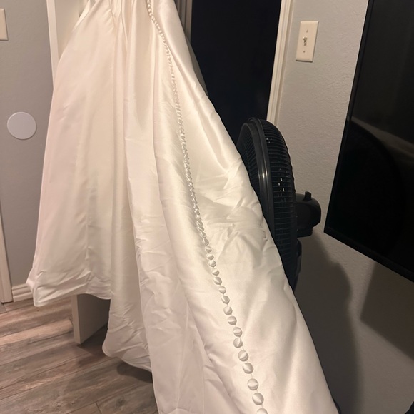 Sincerity Bridal Ivory Gown - Picture 7 of 10